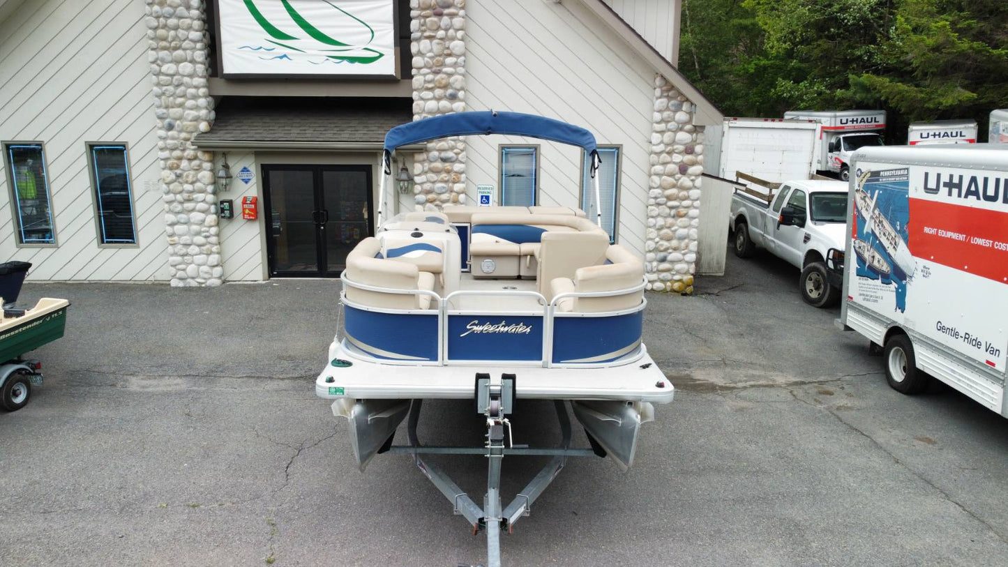 [Used] Sweetwater 2086 RE Sweetwater Tuscany Special 2009 w/ 50HP Motor and Load Rite Trailer